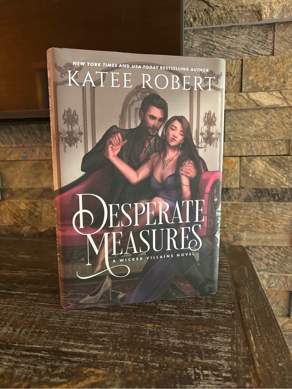 Katee Robert Desperate Measures, A wicked villains novel, hardback, new